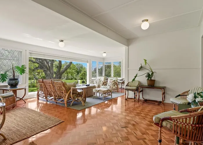 Te Puaha | River & Lakefront Retreat Ferienhaus *