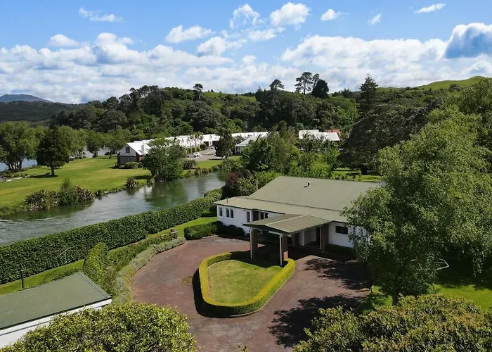 Te Puaha | River & Lakefront Retreat Rotorua