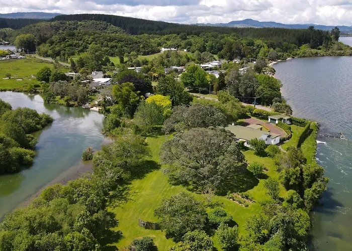 Ferienhaus Te Puaha | River & Lakefront Retreat Rotorua